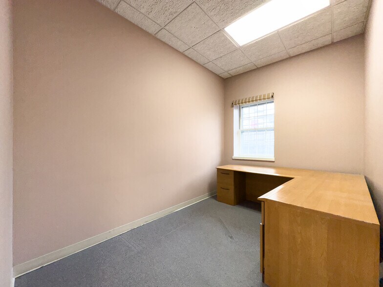 More Photos Of 358-360 E Center St, Manchester Office For Lease
