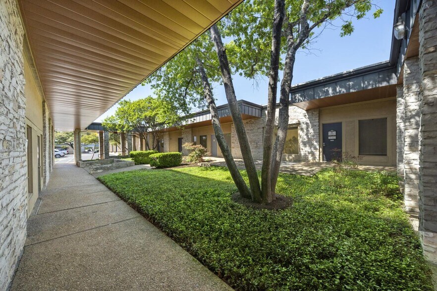 More Photos Of 4419 Frontier Trl, Austin Medical For Lease