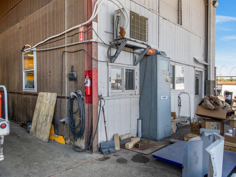 More Photos Of 2560 E Main St, Mesa Freestanding For Sale