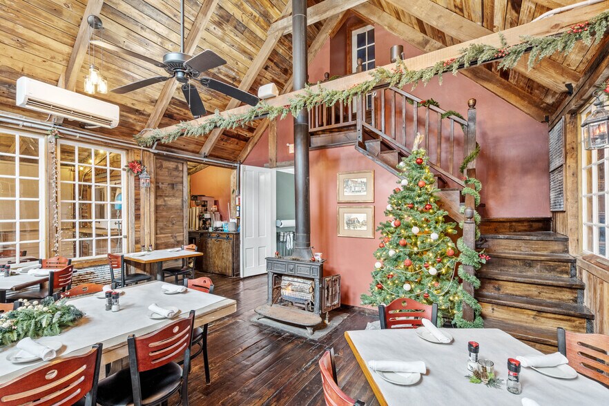 More Photos Of 925 10th St, Port Royal Restaurant For Sale