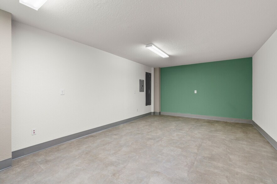 More Photos Of 13595 SE 31st Ave, Summerfield Warehouse For Sale