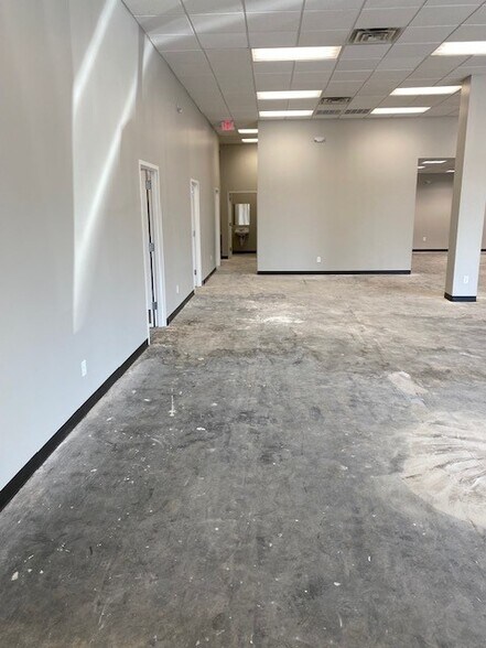 More Photos Of 315 N Sam Houston Pky E, Houston Freestanding For Sale