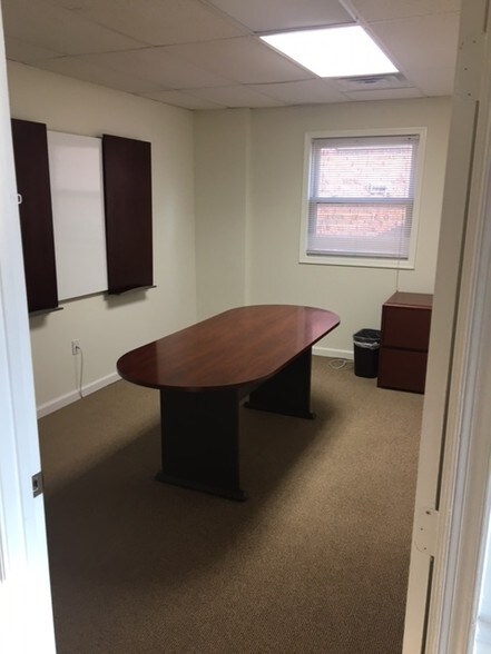 More Photos Of 10090 Main St, Fairfax Office For Lease