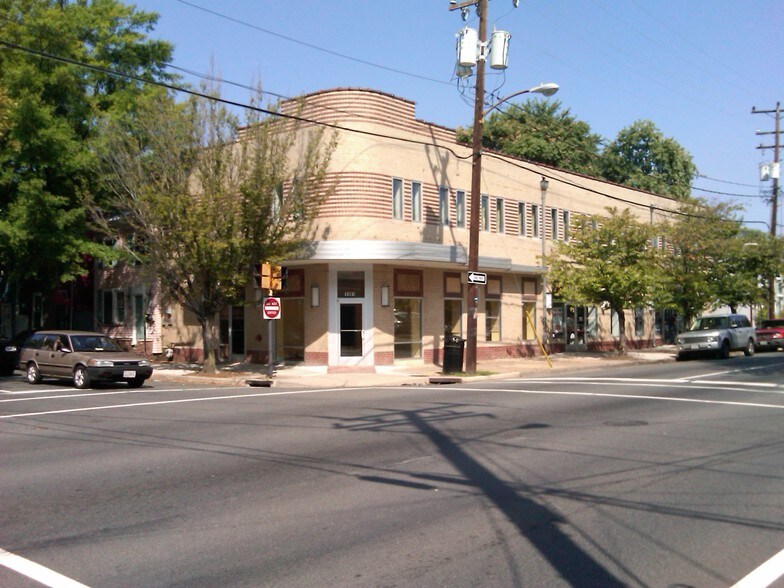 More Photos Of 300 N Henry St, Alexandria Storefront For Lease