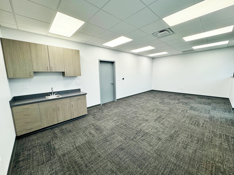 More Photos Of 4440-4460 Reynolds Drive, Hilliard Unknown For Lease