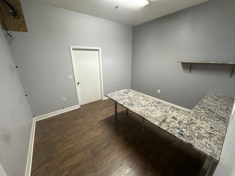 More Photos Of 4143 118th Ave N, Clearwater Warehouse For Lease