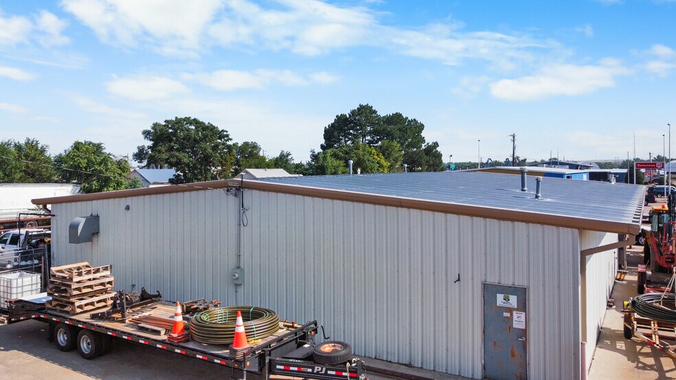 More Photos Of 603 E 2nd St, Ogallala Showroom For Sale