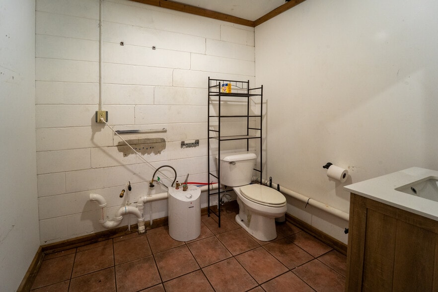 More Photos Of 78 Masters Dr, Saint Augustine Warehouse For Lease