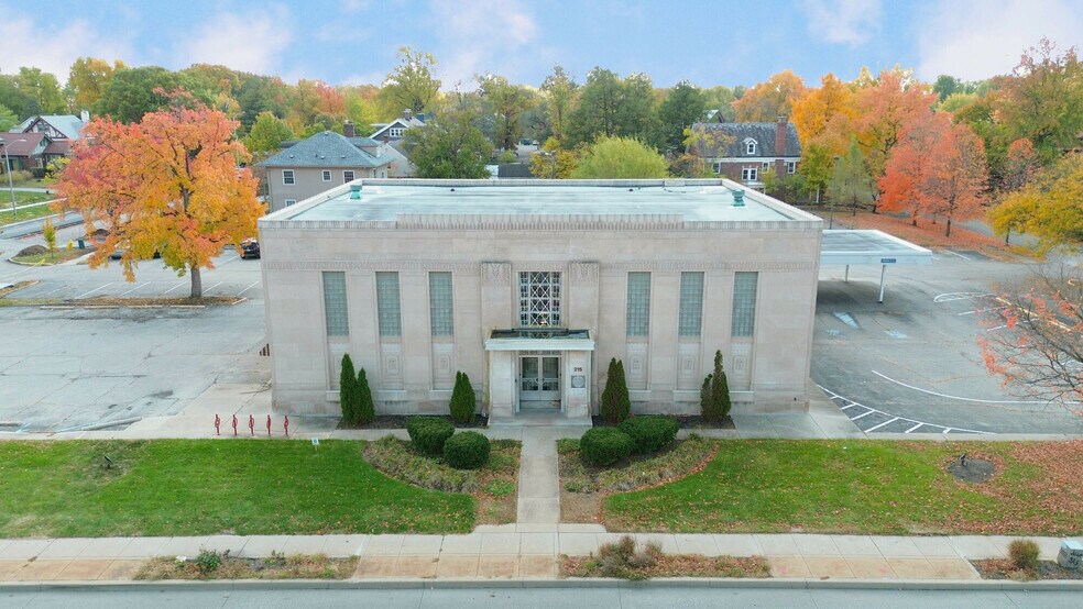 Primary Photo Of 215 E 38th St, Indianapolis Bank For Lease