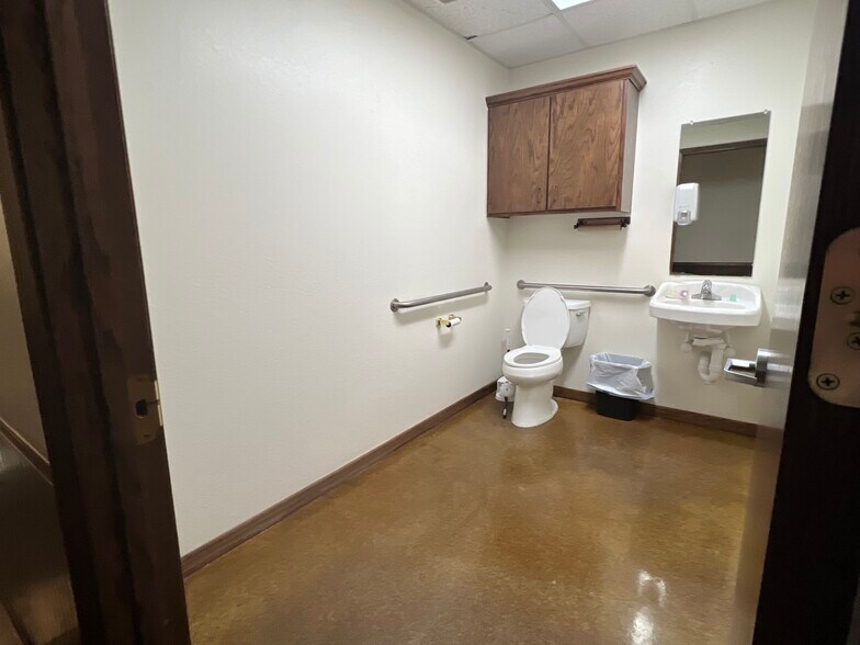 More Photos Of 4301 Danhil Dr, Brownwood Manufacturing For Lease