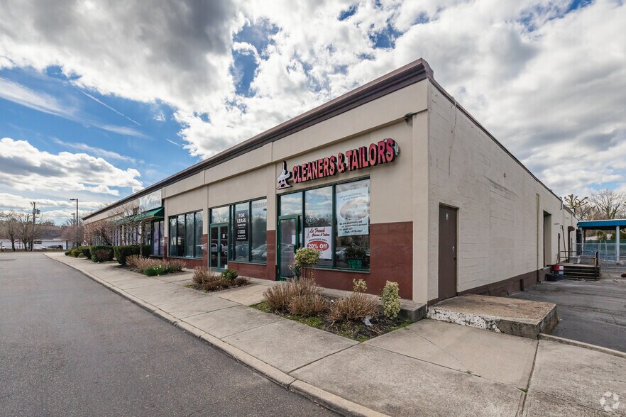 More Photos Of 240 Glen Head Rd, Glen Head Freestanding For Lease