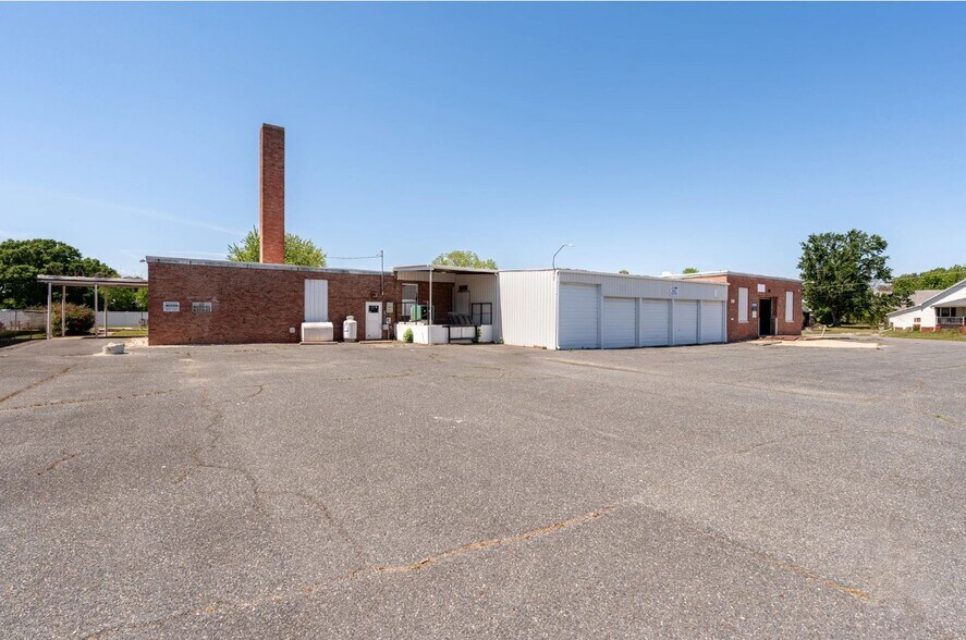 More Photos Of 111 N School St, Greensboro Warehouse For Lease