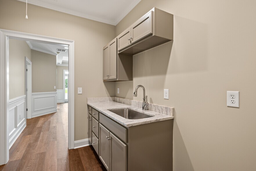 More Photos Of 1060 Garland Dr, Bogart Unknown For Lease