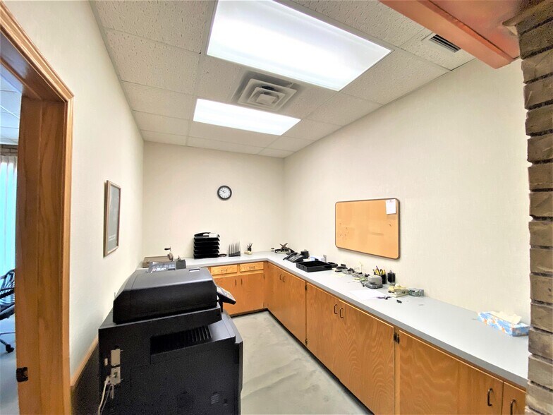 More Photos Of 119 S Main St, Lockhart Office For Lease