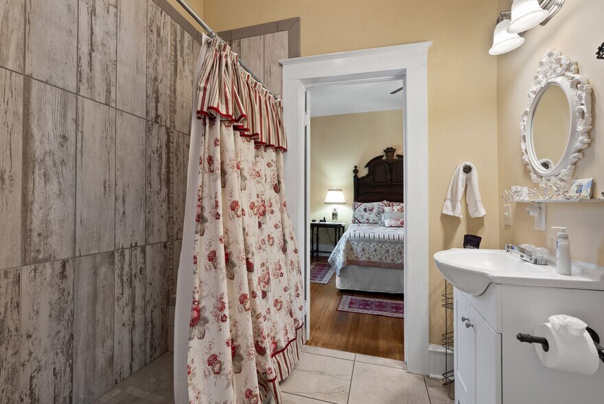 More Photos Of 207 W 2nd Ave, Easley Hospitality For Sale