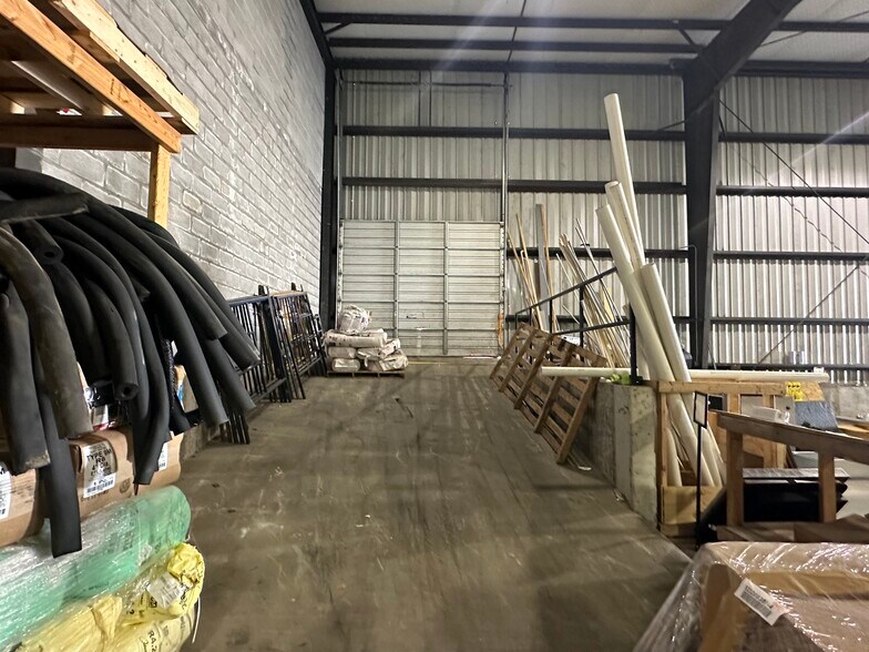 More Photos Of 1060 W High St, Lexington Warehouse For Lease