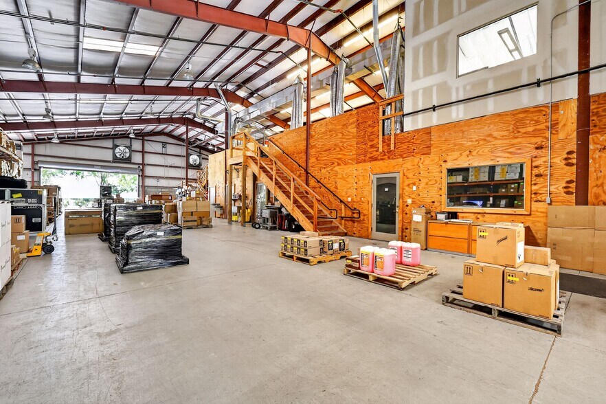 More Photos Of 2721 Pemberton Dr, Apopka Warehouse For Lease