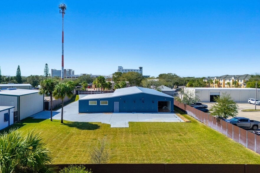 More Photos Of 1301 Morningside Dr, Melbourne Warehouse For Sale
