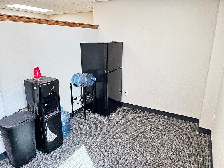 More Photos Of 1060 W Kansas Ave, Mcpherson Freestanding For Sale