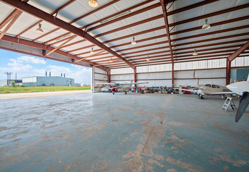 More Photos Of 5519 W Arcola Airport, Arcola Airplane Hangar For Sale