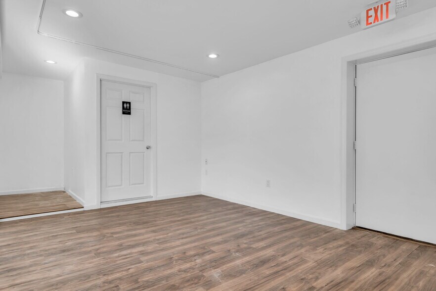 More Photos Of 11 E Main St, Tuckerton General Retail For Lease