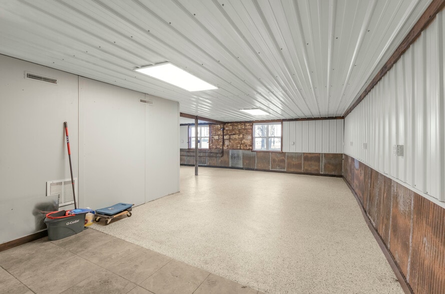 More Photos Of 90917 240th St, Austin Light Distribution For Sale