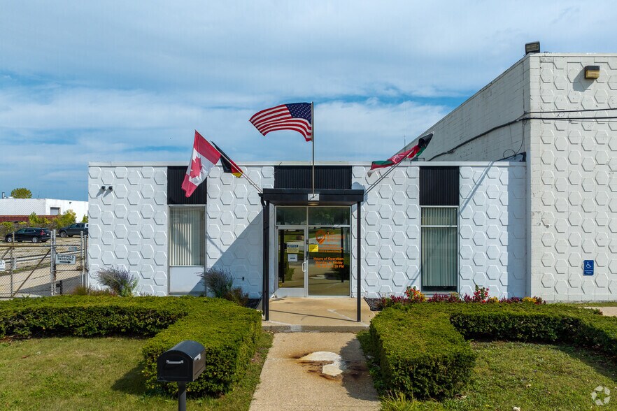 More Photos Of 2727 S Beech Daly Rd, Dearborn Heights Warehouse For Sale