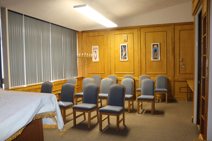 More Photos Of 1140 Governor St, Springfield Religious Facility For Sale