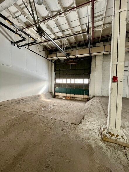 More Photos Of 606 7th St, Schenectady Warehouse For Lease