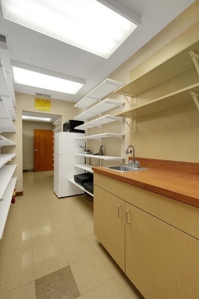 More Photos Of 3208 College Dr, Louisville Office Residential For Lease