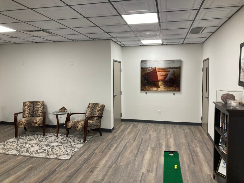 More Photos Of 2023 W Superior St, Duluth Storefront Retail Residential For Sale