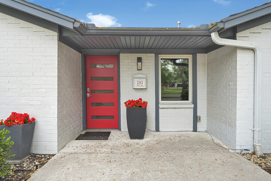 More Photos Of 2243 N Park Ave, Pearland Medical For Lease