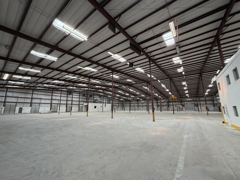 More Photos Of 8175 Bracken Creek Dr, San Antonio Distribution For Lease
