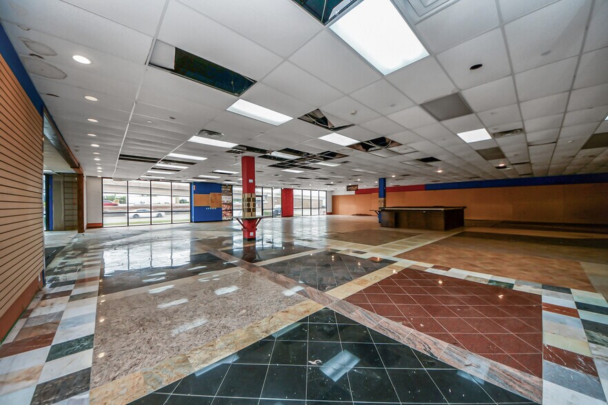 More Photos Of 12002 Southwest Fwy, Meadows Place Freestanding For Lease