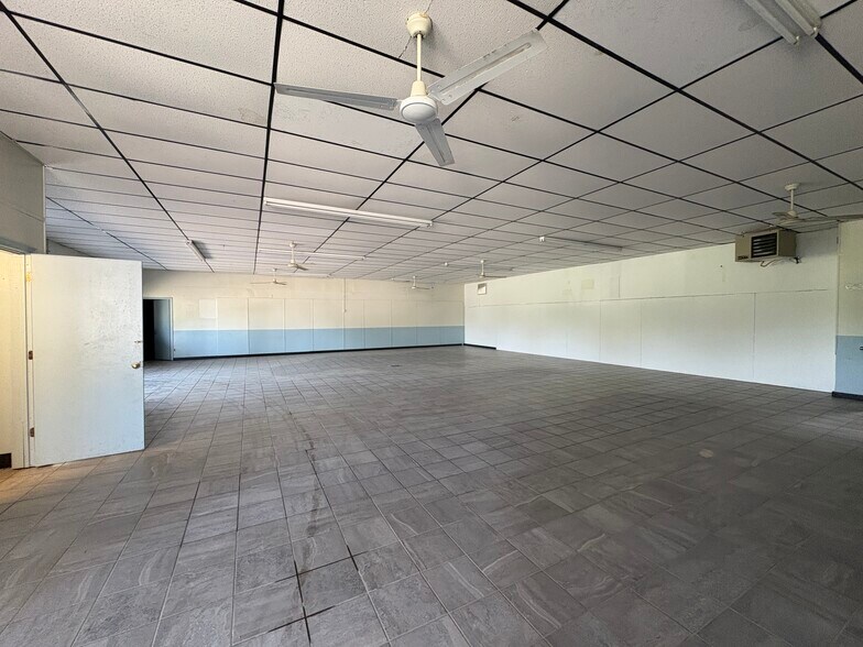 More Photos Of 115 Oakley Ave, Lynchburg Showroom For Sale