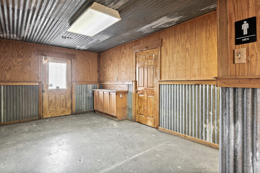 More Photos Of 3509 N 3rd St, Temple Warehouse For Sale