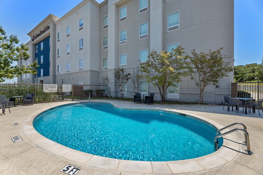 More Photos Of 3415 Ansley Blvd, Denison Hotel For Sale