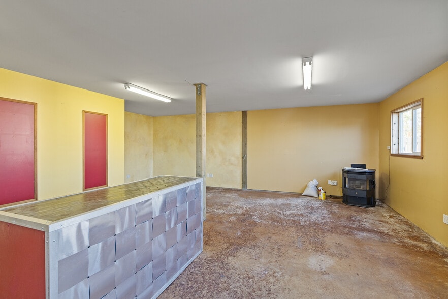 More Photos Of 100 N 7th St, Lakeside Showroom For Sale