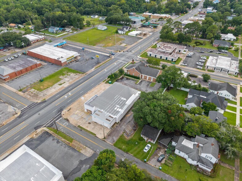 More Photos Of 304 W Jefferson St, Quincy Freestanding For Sale