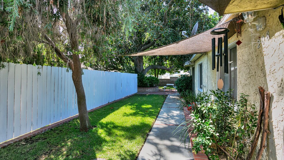 More Photos Of 202 N Florence St, Burbank Multifamily For Sale