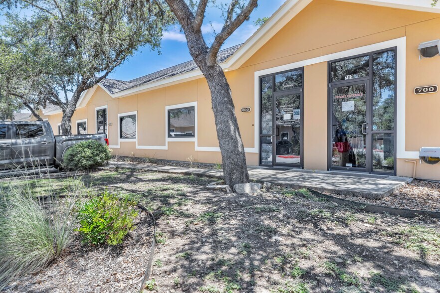 Primary Photo Of 109 Falls Ct, Boerne Medical For Lease