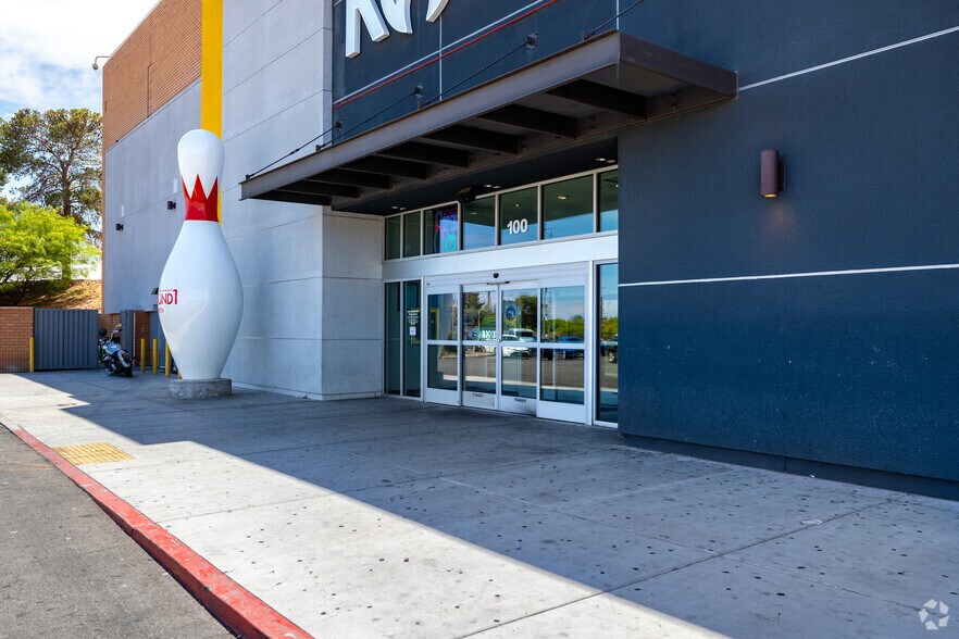 More Photos Of 4000 Meadows Ln, Las Vegas Department Store For Sale