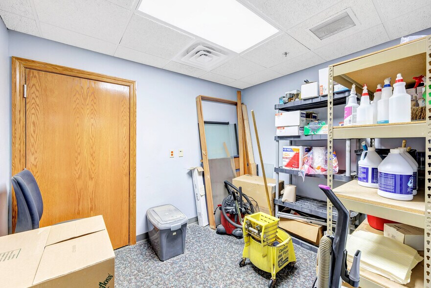 More Photos Of 2330 Pamperin Rd, Howard Manufacturing For Sale