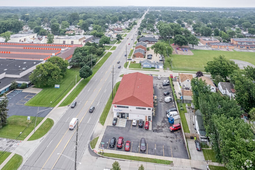 More Photos Of 300-370 E 12 Mile Rd, Madison Heights Office For Lease