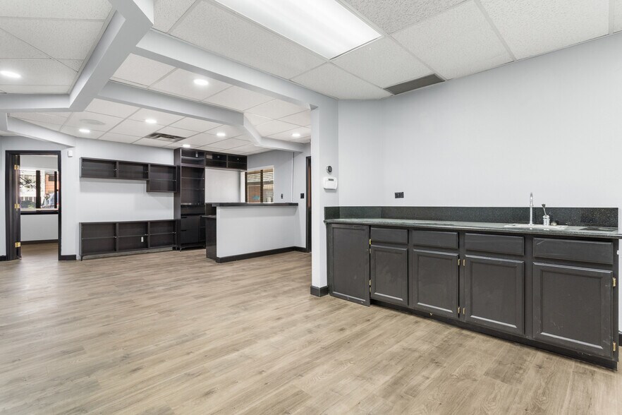 More Photos Of 1231 S Parker Rd, Denver Medical For Sale