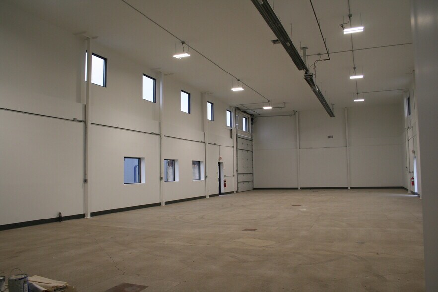 More Photos Of 38750-38862 Ford Rd, Westland Light Distribution For Lease