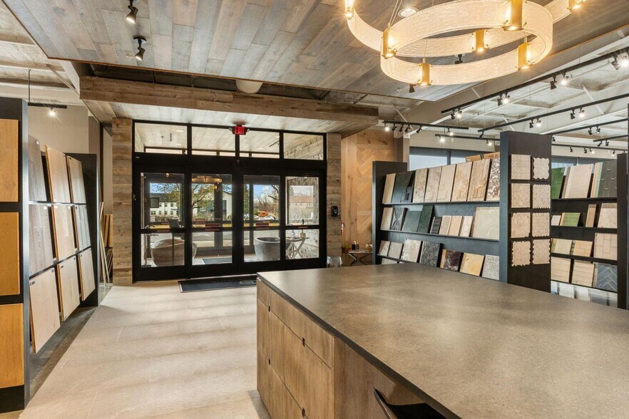 More Photos Of 12 Penny Ln, Gallatin Gateway Showroom For Sale