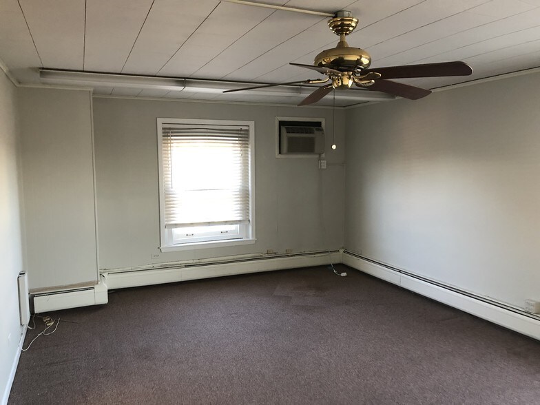 More Photos Of 4705-4707 Willow Springs Rd, La Grange Medical For Lease