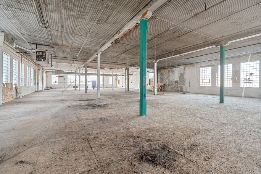 More Photos Of 731 E 14th St, Minneapolis Storefront Retail Office For Sale