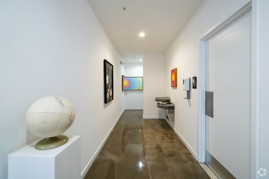 More Photos Of 2121 NW 2nd Ave, Miami Storefront Retail Office For Lease